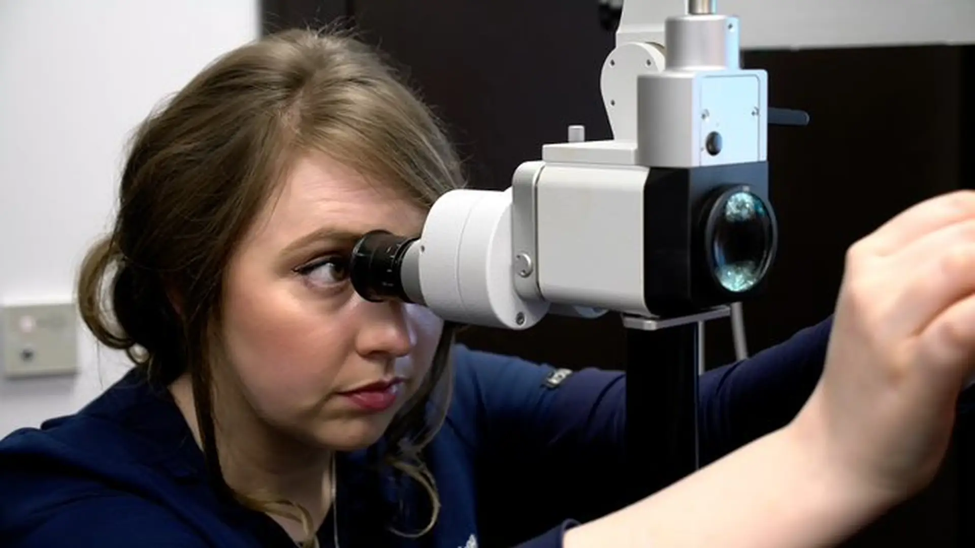 Watch the process of fitting a Lyric hearing aid  Image