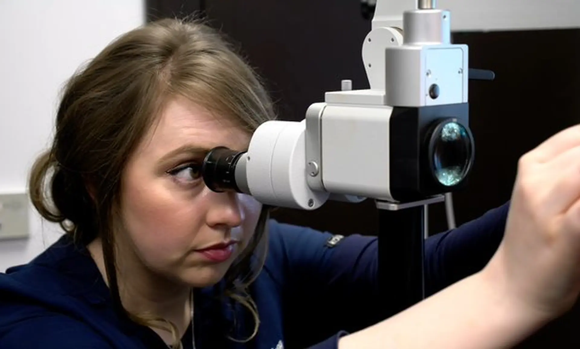 Watch the process of fitting a Lyric hearing aid  Image